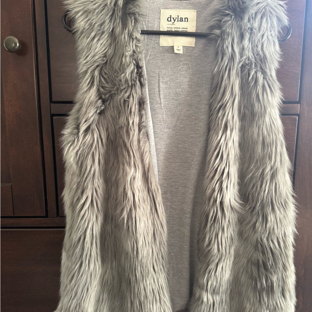 Dylan Faux Fur Long Vest Size Small Taupe Gray Boho Western Festival Layering